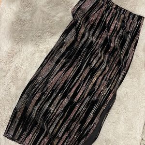 Topshop midi skirt with slit on the side.